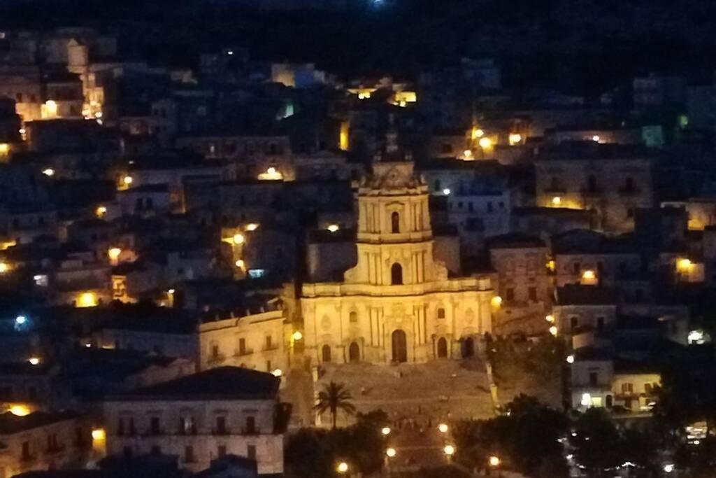 Terrazza Con Vista 'Casa Ziicedda' Villa Modica Luaran gambar