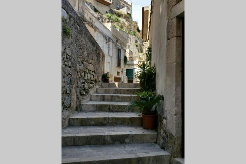 Terrazza Con Vista 'Casa Ziicedda' Villa Modica Luaran gambar